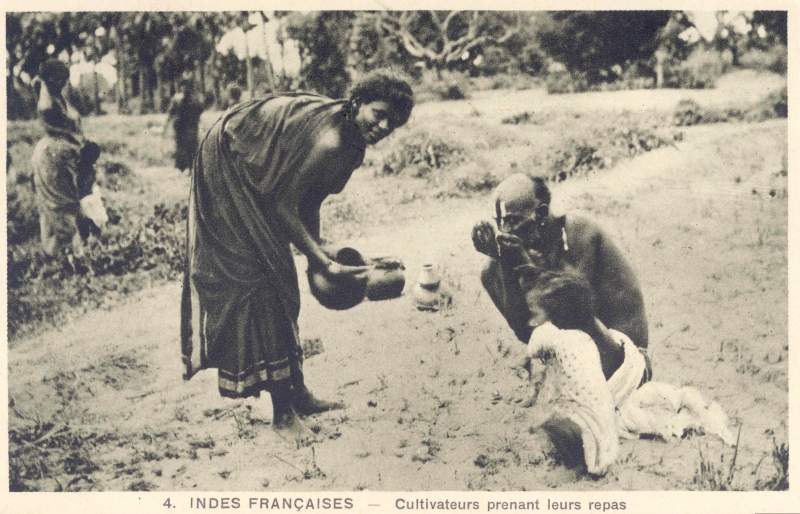 13-11 - Inde francaise - cultivateurs prenant leurs repas